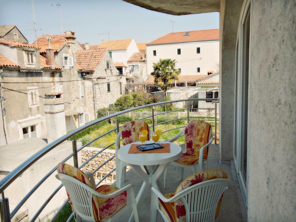 Apartmani Fortuna Zlarin Zewnętrze zdjęcie